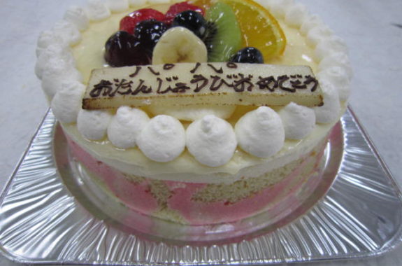 レアチーズケーキのお誕生日ケーキをご注文頂きました 洋菓子工房 森と山